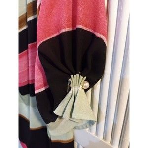 DKNY ladies top size XXL pink black teal with bead accents